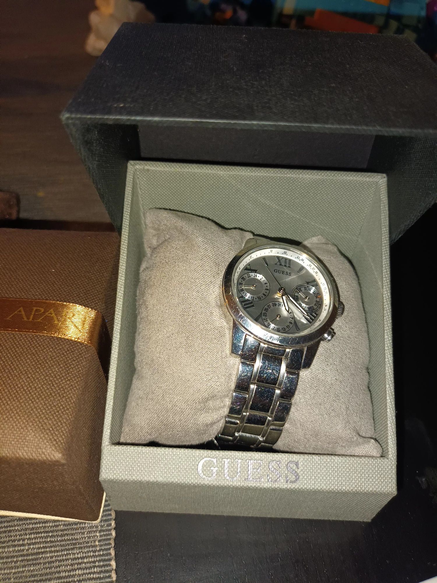 Zegarek Guess damski bransoleta kolor srebrny