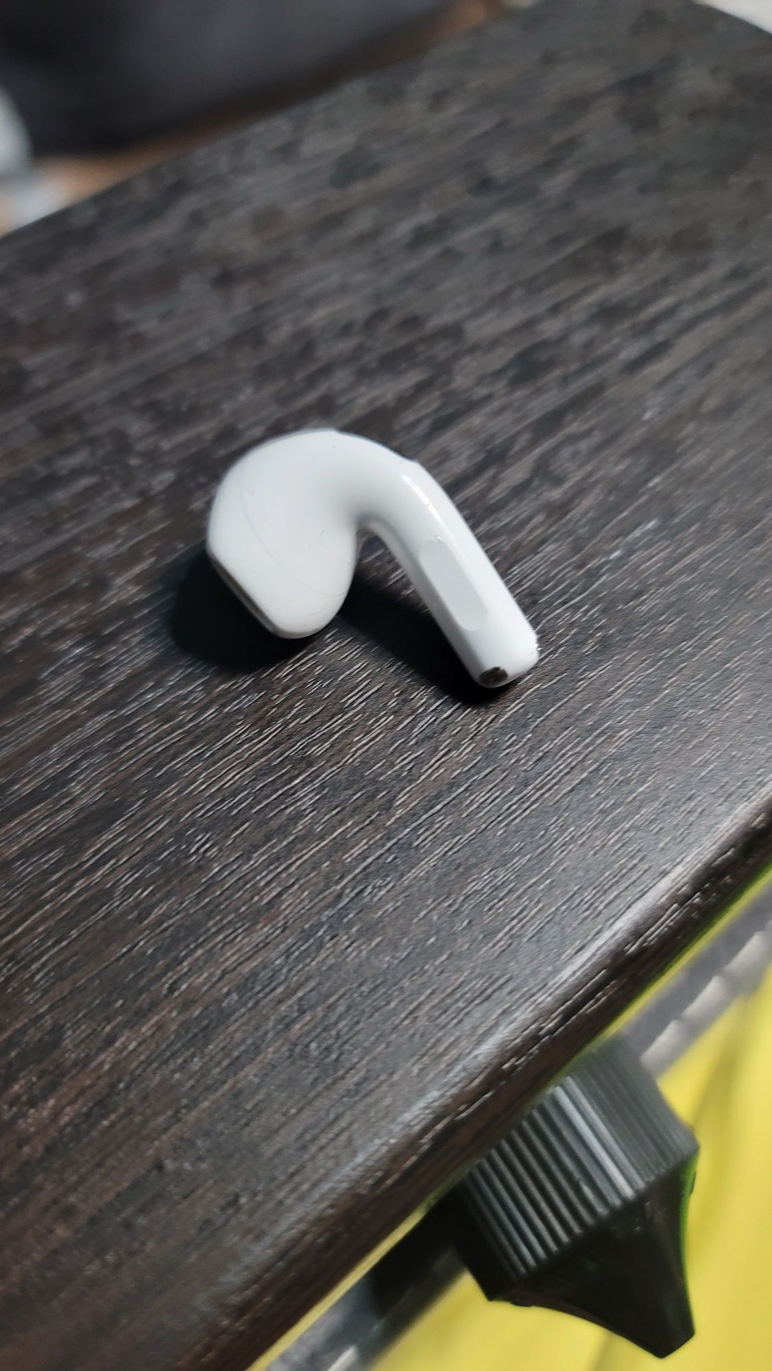 Airpods 4 anc a3056 лівий