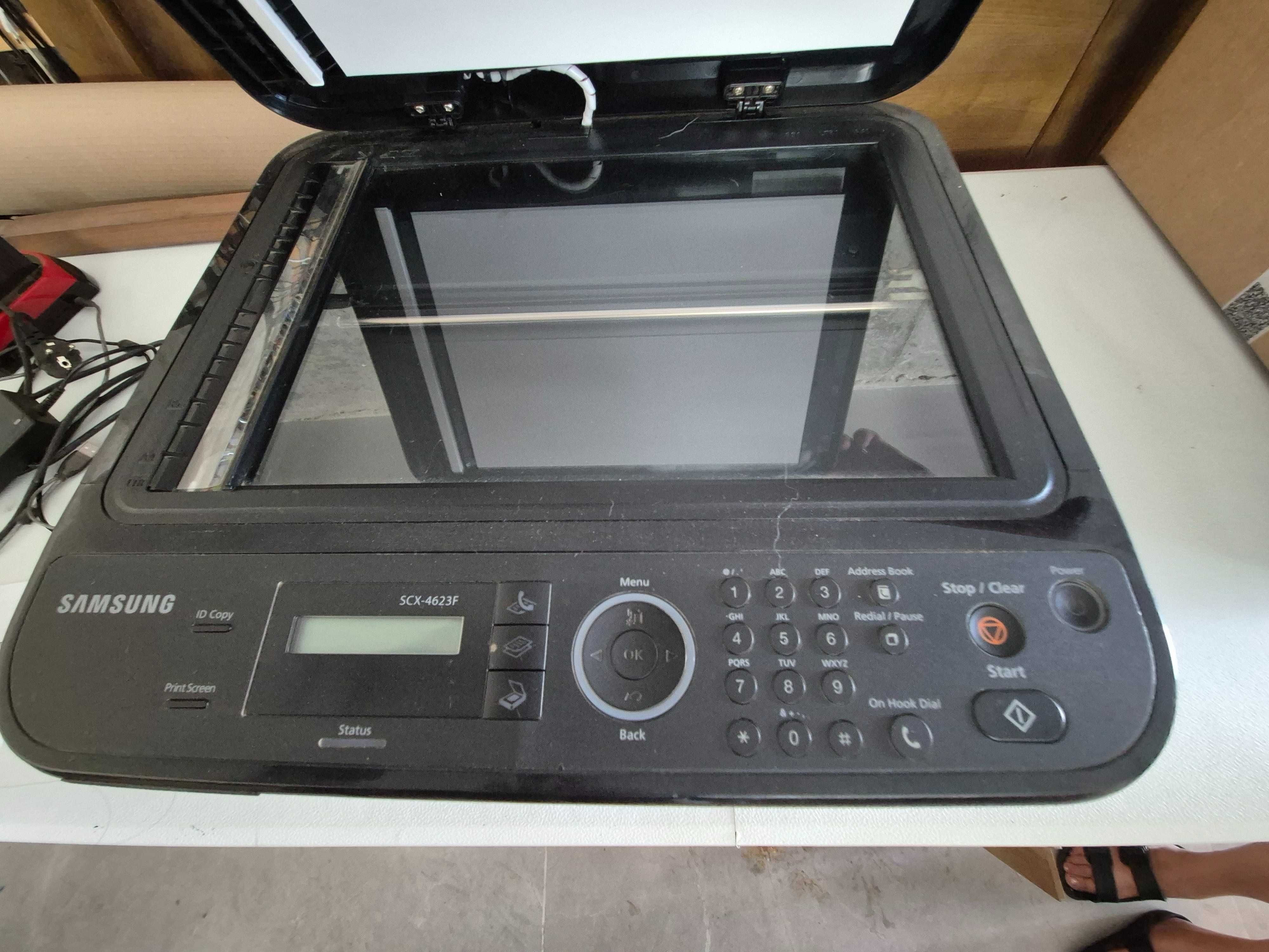 Impressora laser com scanner e cartucho de toner incluído