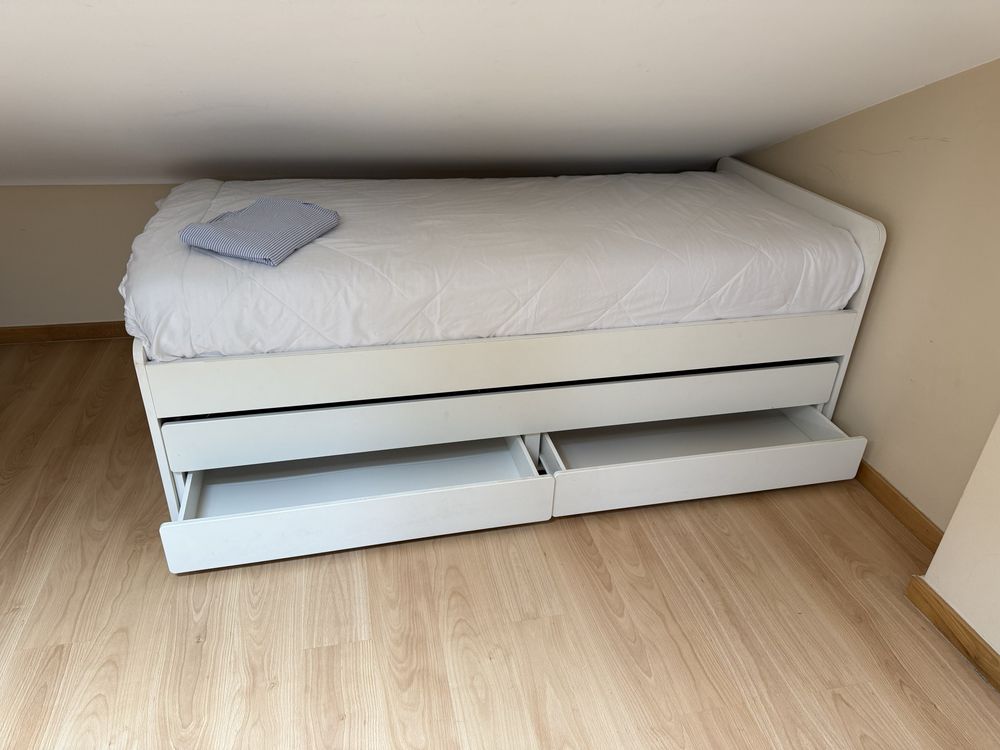 Cama IKEA 190x90, estrado, colchao, 2 edredons, lencois, gaveta, cama