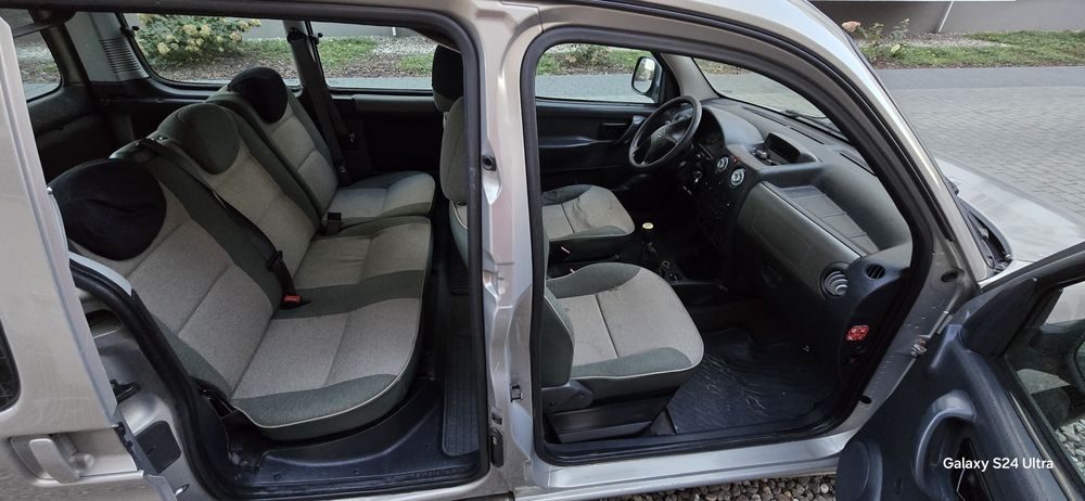 2008r 240tys 1.6HDI klima el.szyby hak