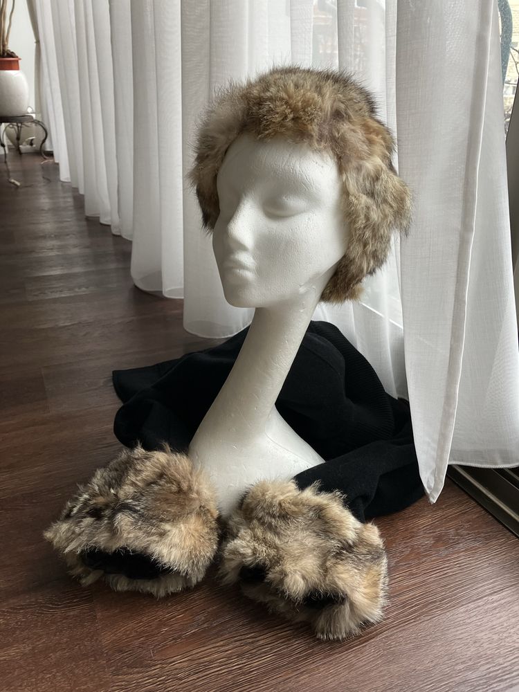 Gorro e punhos em pêlo de coelho