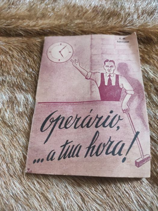 Livro antigo operário