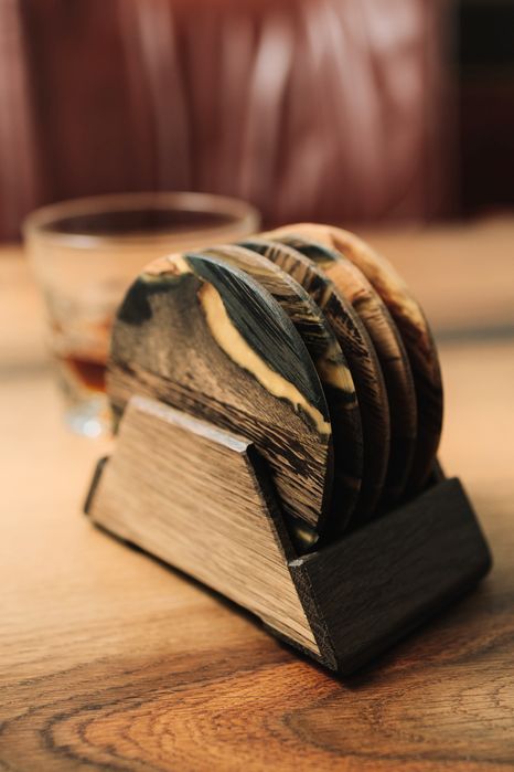 Підставки з мореного дуба та смоли – подарунок, який вражає