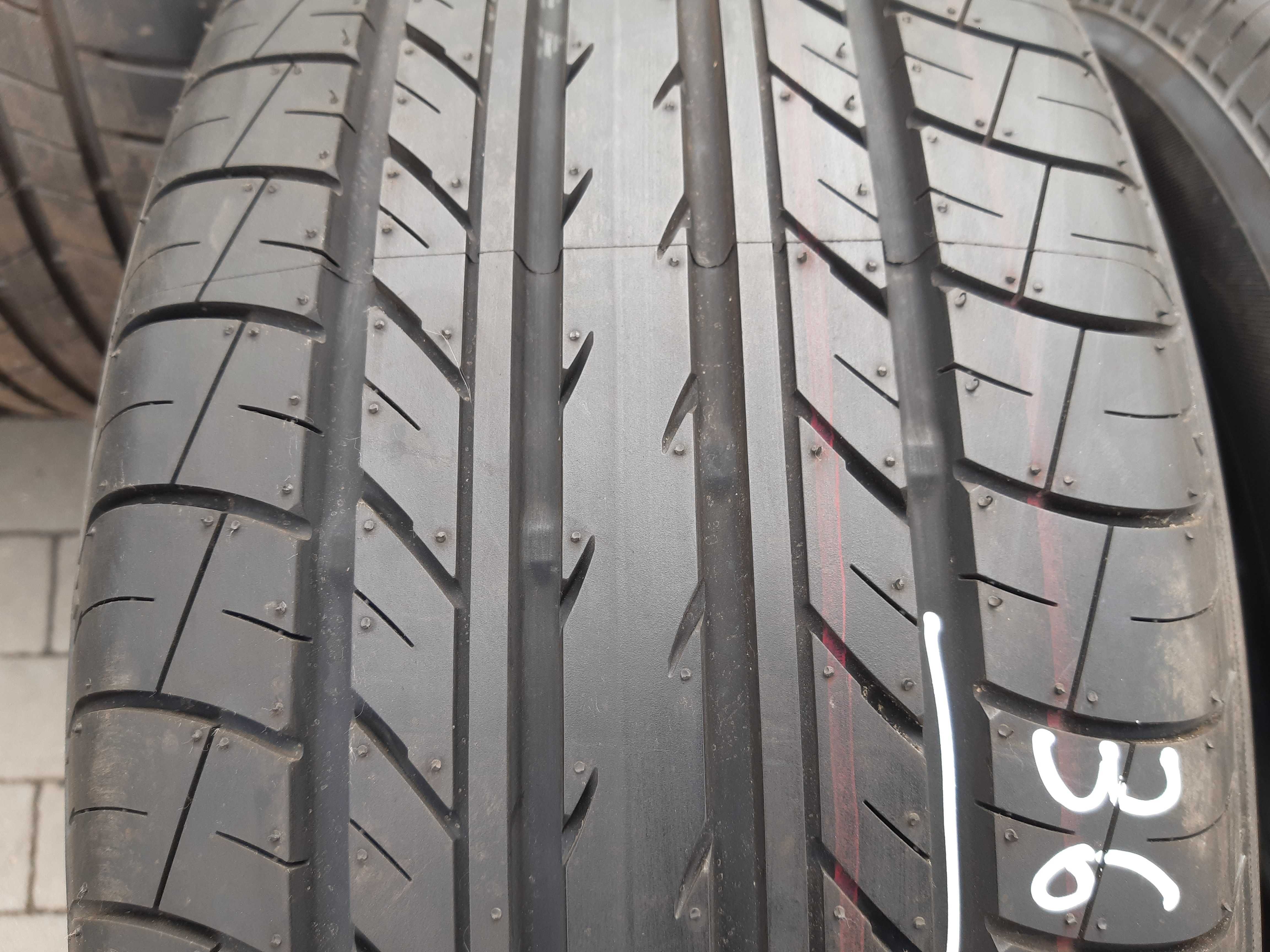 4x Opony 225 55 R 18 Yokohama BluEarth E70 4szt NOWE