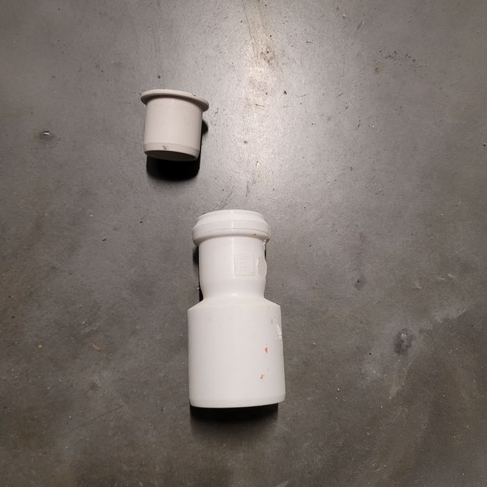 Redukacja PCV prosta 50/32 z korkiem 4 szt