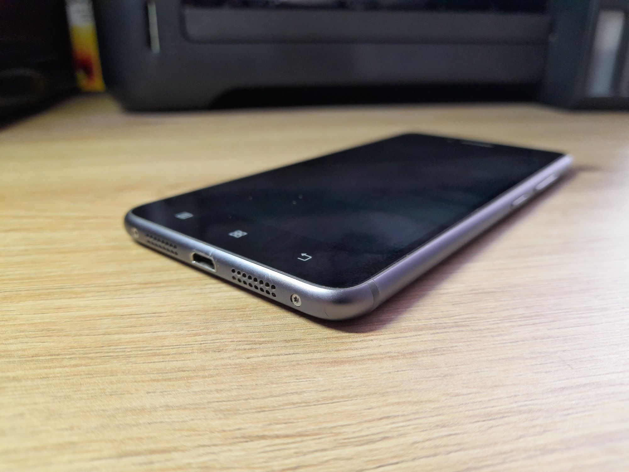 Lenovo S90-A добрий стан