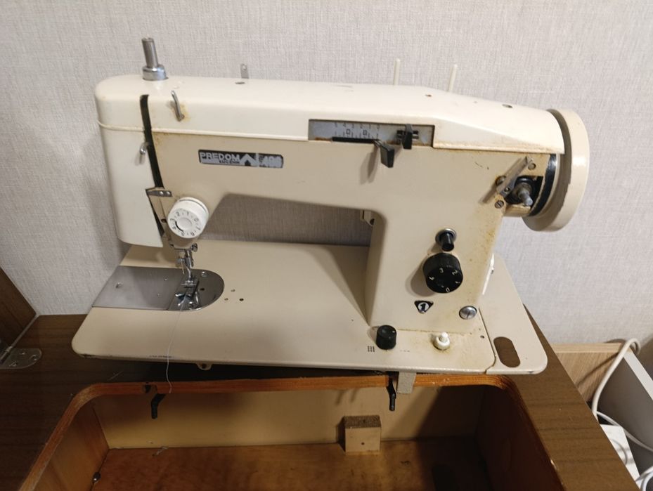 Maszyna do szycia bez szafki