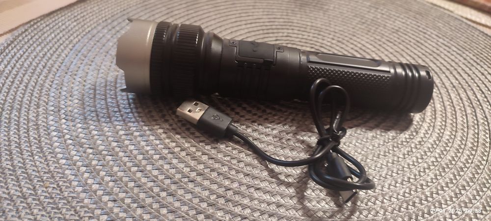 Продаю мощный,тактический фонарь MUITIFUNCTIONAI FIASHILIGHT WH-911