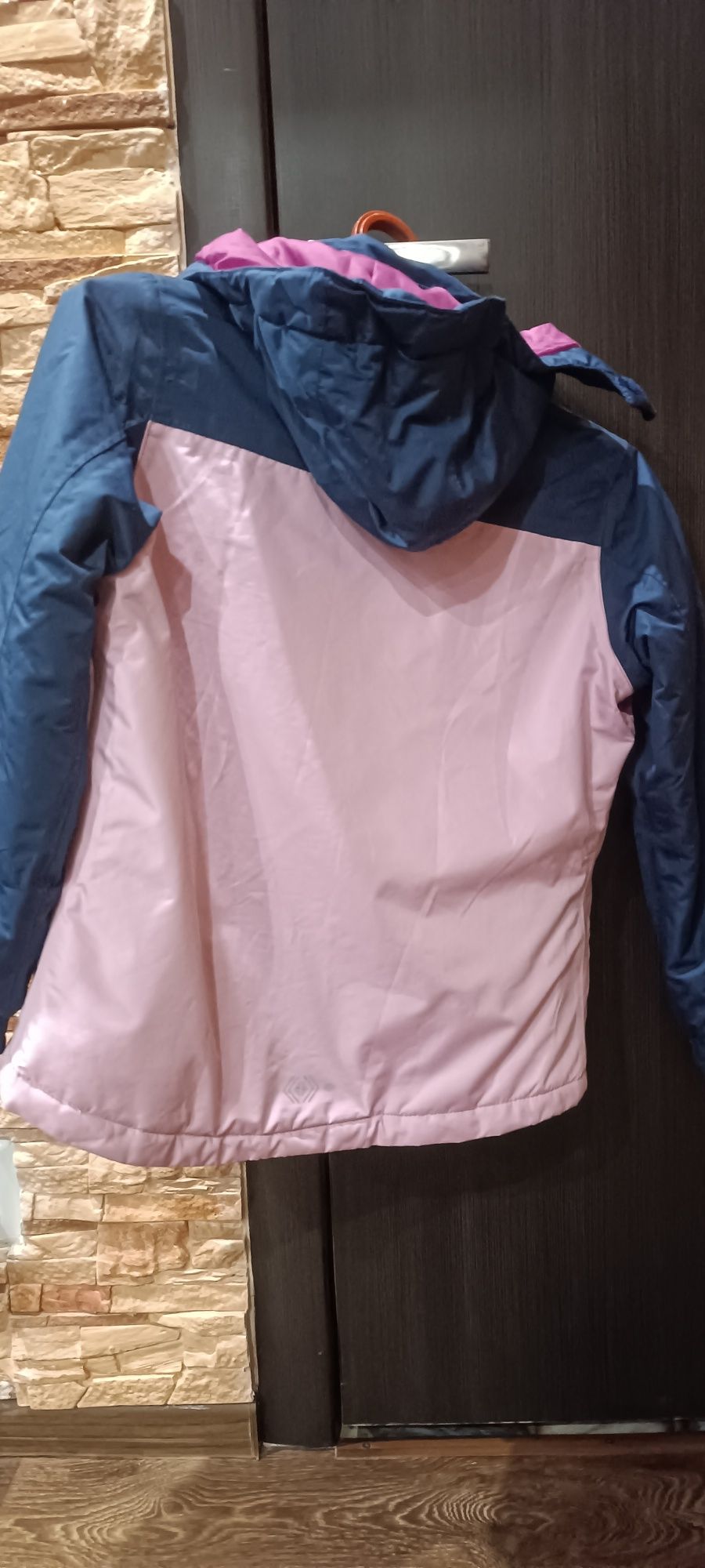 Деми куртка на девочку 134-140 см