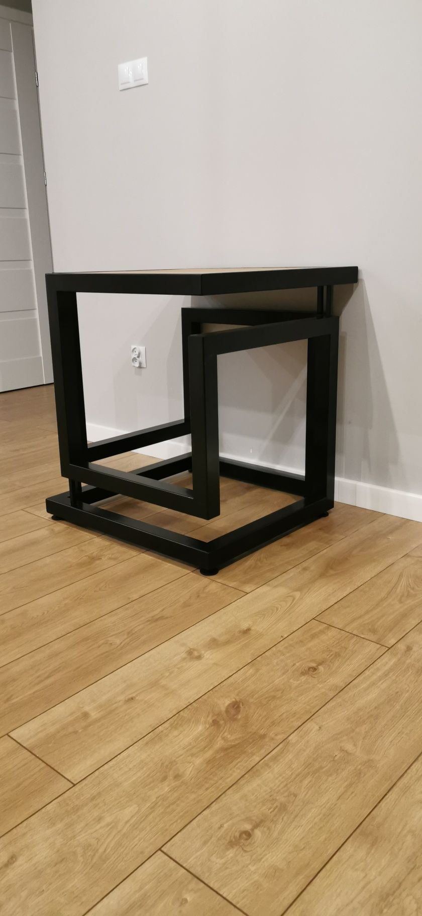 Lewitujacy stolik w stylu loft