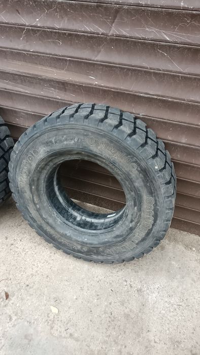 Шина цельнолитая к вилочным погрузчикам 7.00-12