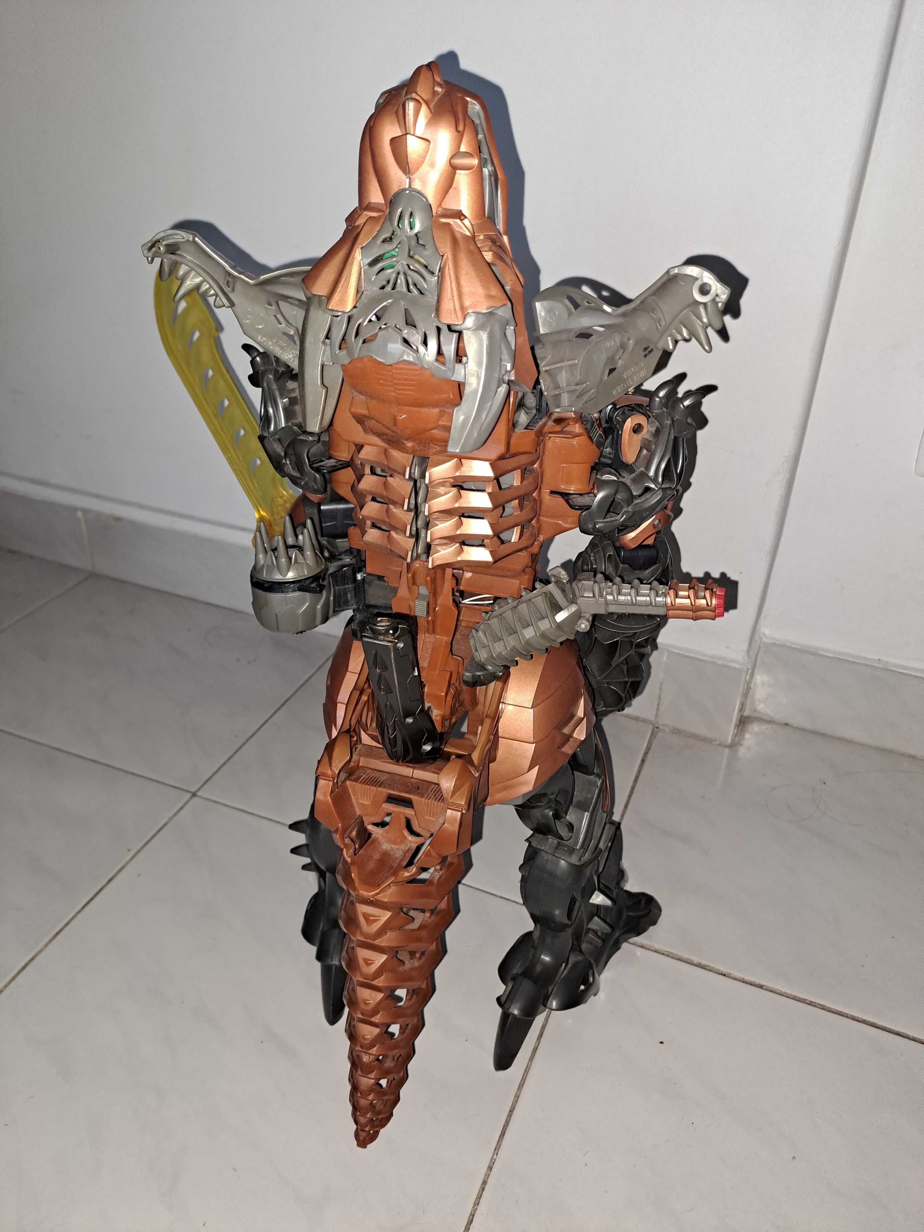 Boneco Transformer em Dinossauro