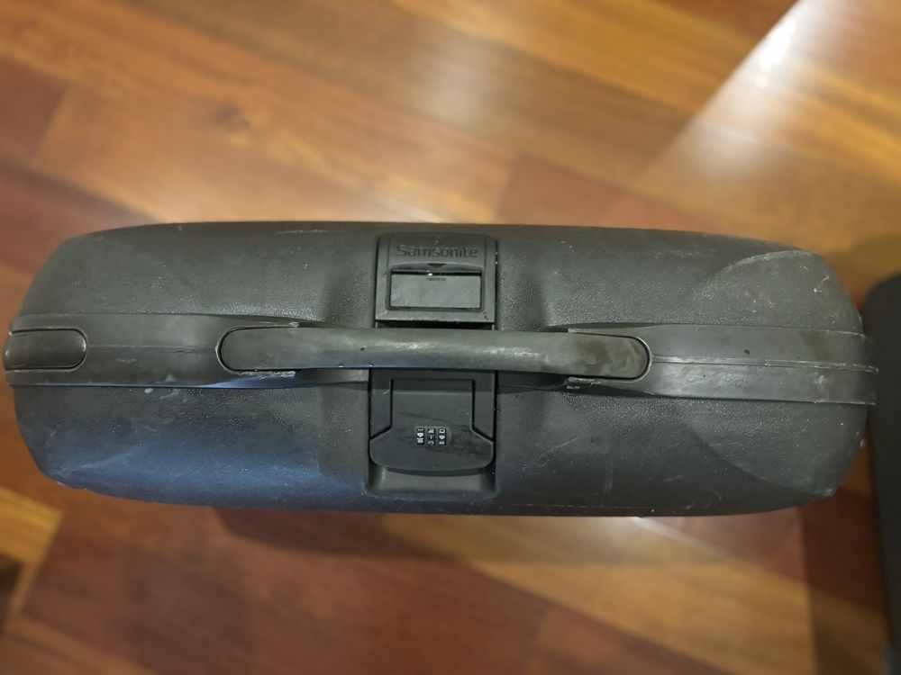 Duas malas Samsonite tamanho médio