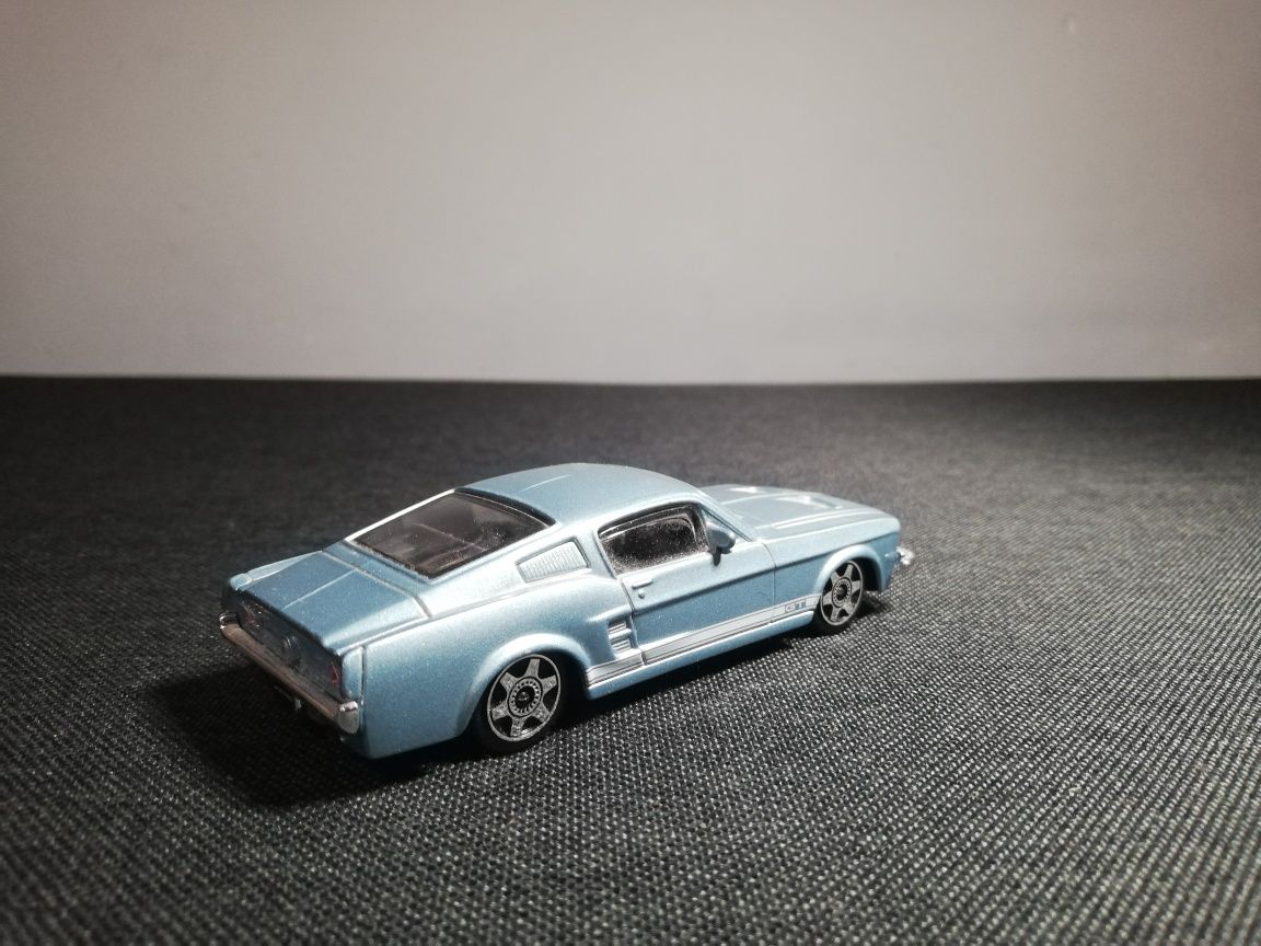 Ford Mustang GT Bburago skala 1:43