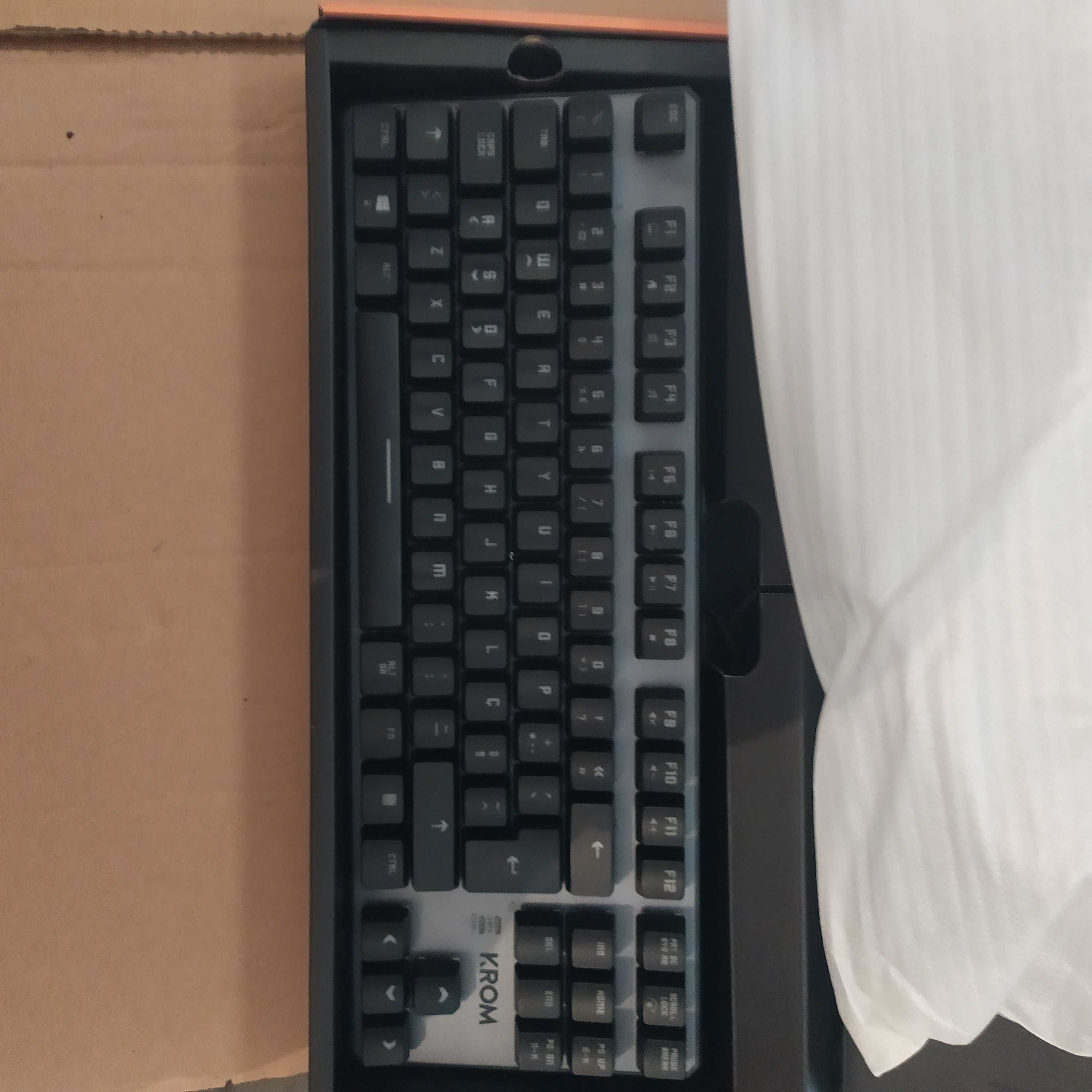 Teclado mecânico Krom Kernel tkl