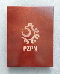 Puchar sportowy z PZPN - plafon drewniany