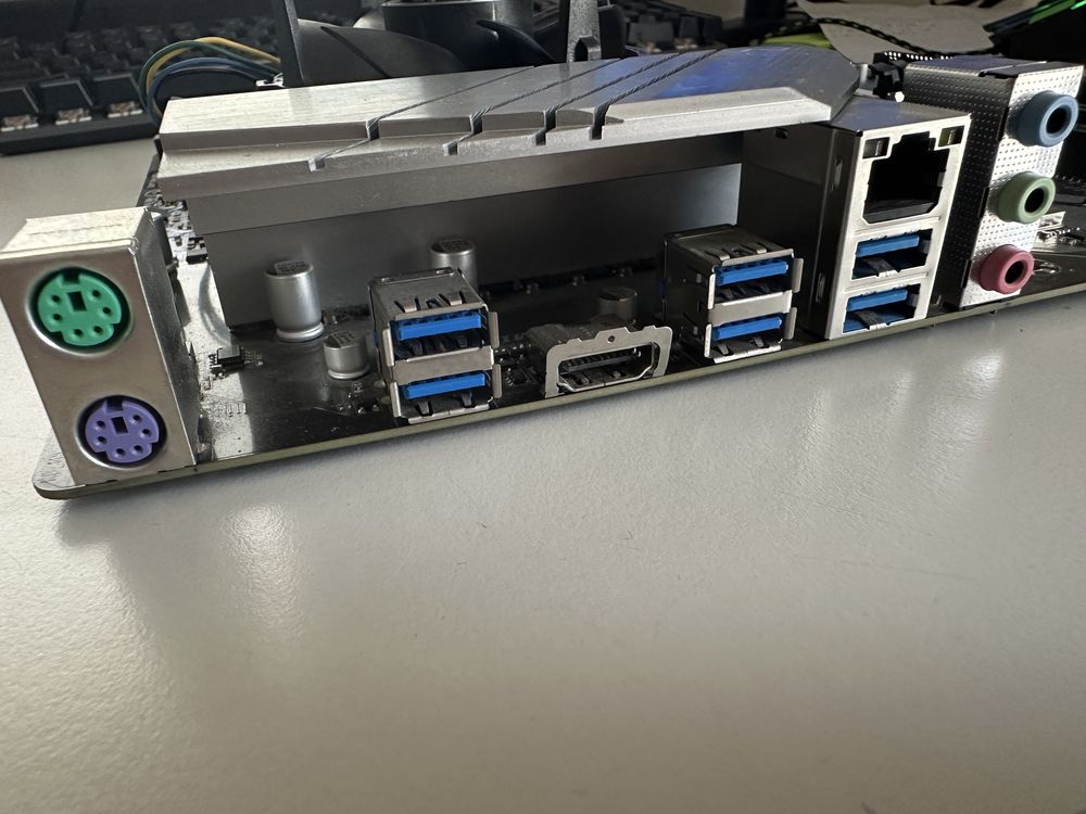 Płyta główna Gigabyte z390 D + Intel celeron