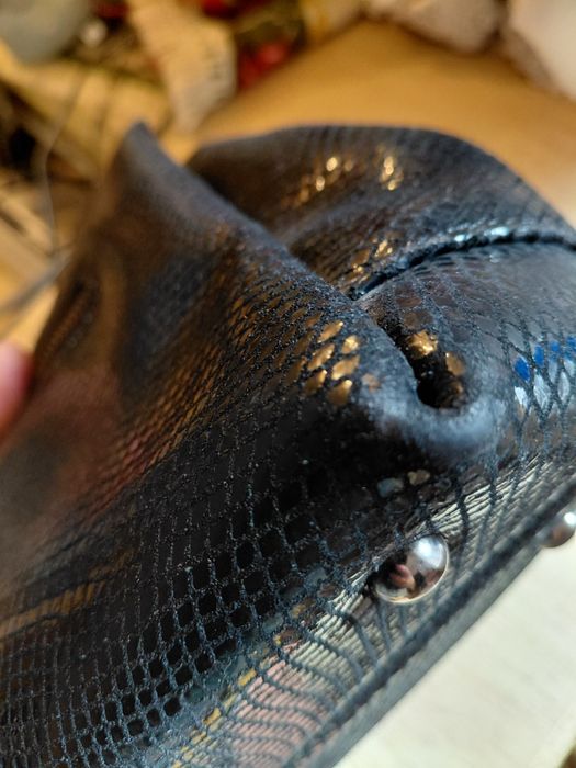 Шкіряна чорна жіноча сумка