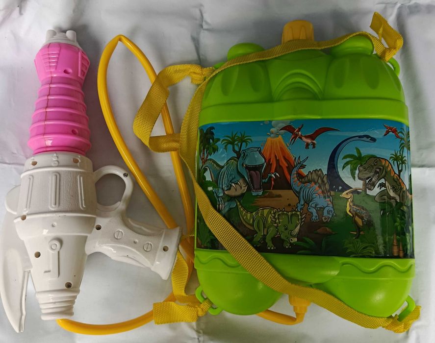 Водяной пистолет автомат с баллоном на плечи. Дизайн: динозавры.