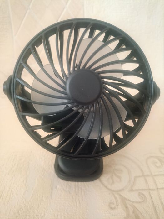 Вентилятор с прищепкой и подсветкой - 3 скорости (от АКБ и сети)