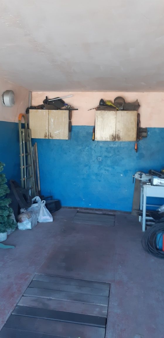 Продам стандартный гараж.Гк ,,днепроспецсталь,, Гараж двух уравневый .