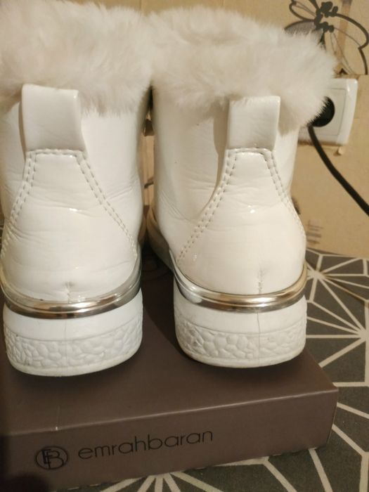 Продам женские зимние ботинки