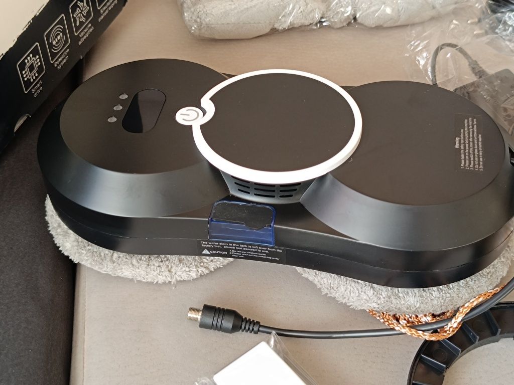Robot  do mycia  okien,szyb, glazury,luster  ze spryskiwaczem-nowy