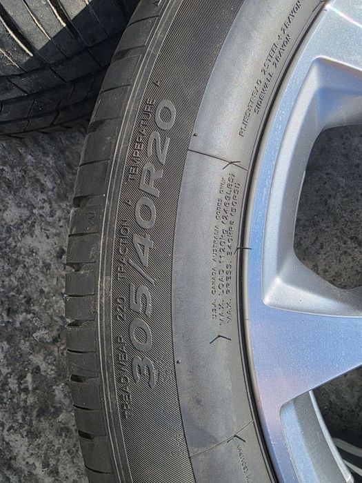 Диски з шинами BMW X5 305/40,,275/45 r20 2024 рік