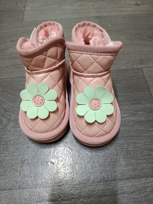 Зимове взуття для дівчинки