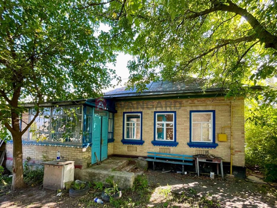 Продам цегляний будинок в центрі с. Байбузи!