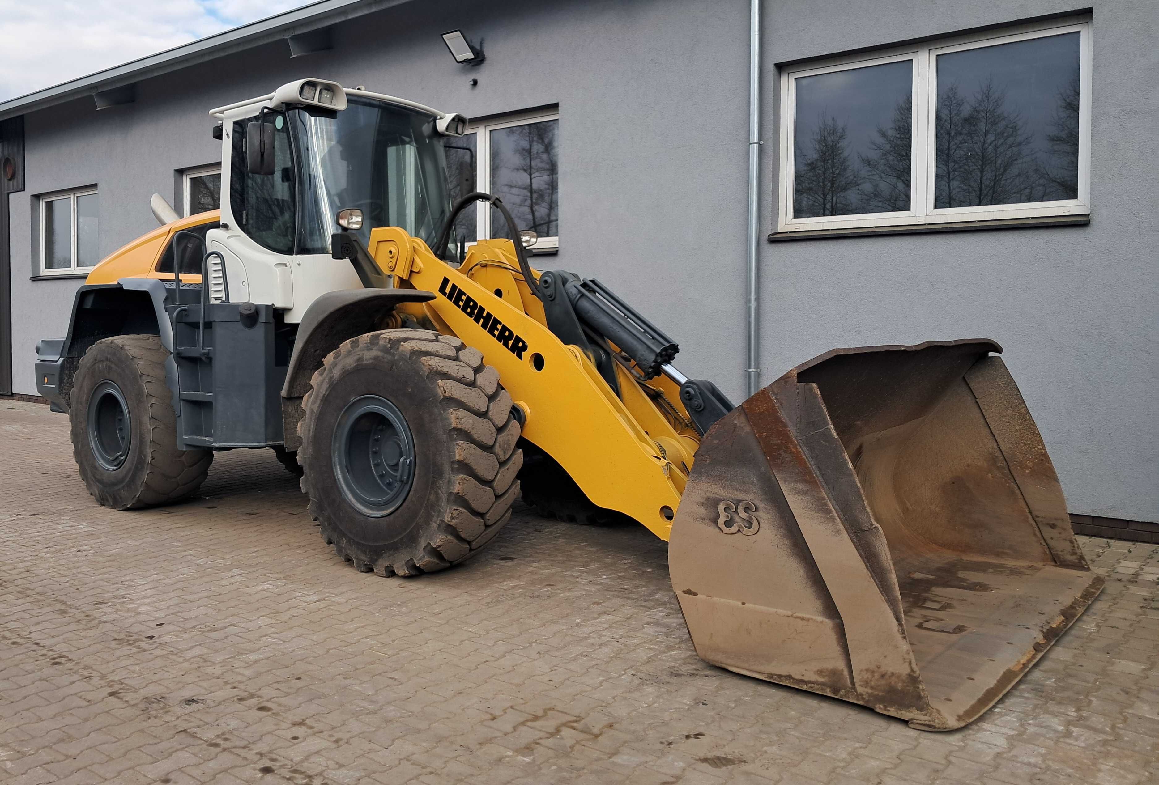 LIEBHERR L550 Długi Wysięgnik 2015r  Centralne Smarowanie 20,5t
