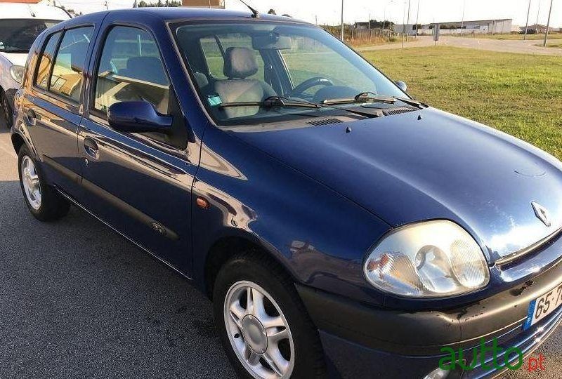 Renault Clio 1.2 para peças Tech Road