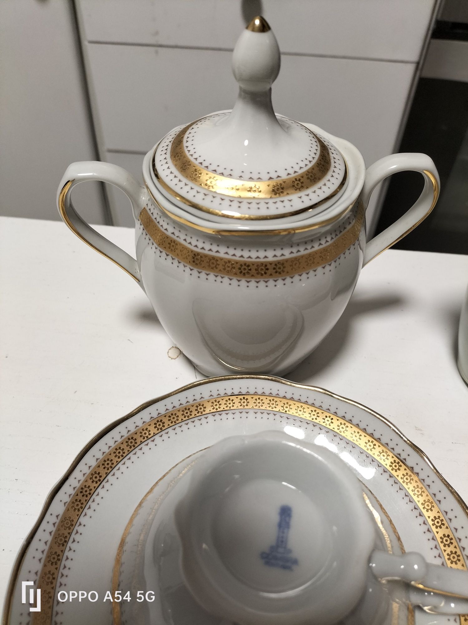 Chavena  chá antiga com pé  porcelana Coimbra  dourado