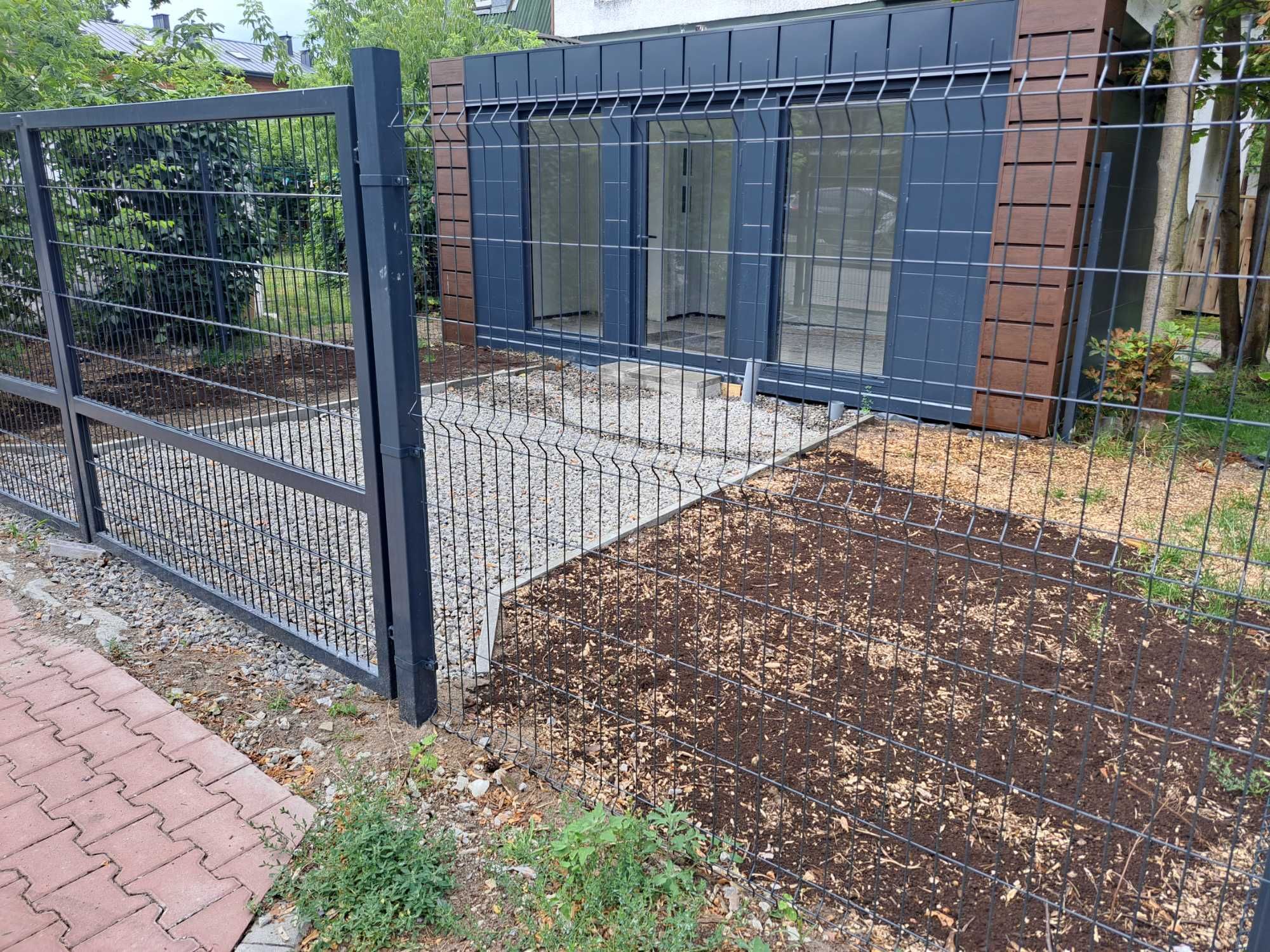 Pawilon Józefów k/Otwocka  18m2, WC, + 28m2 ogródek.