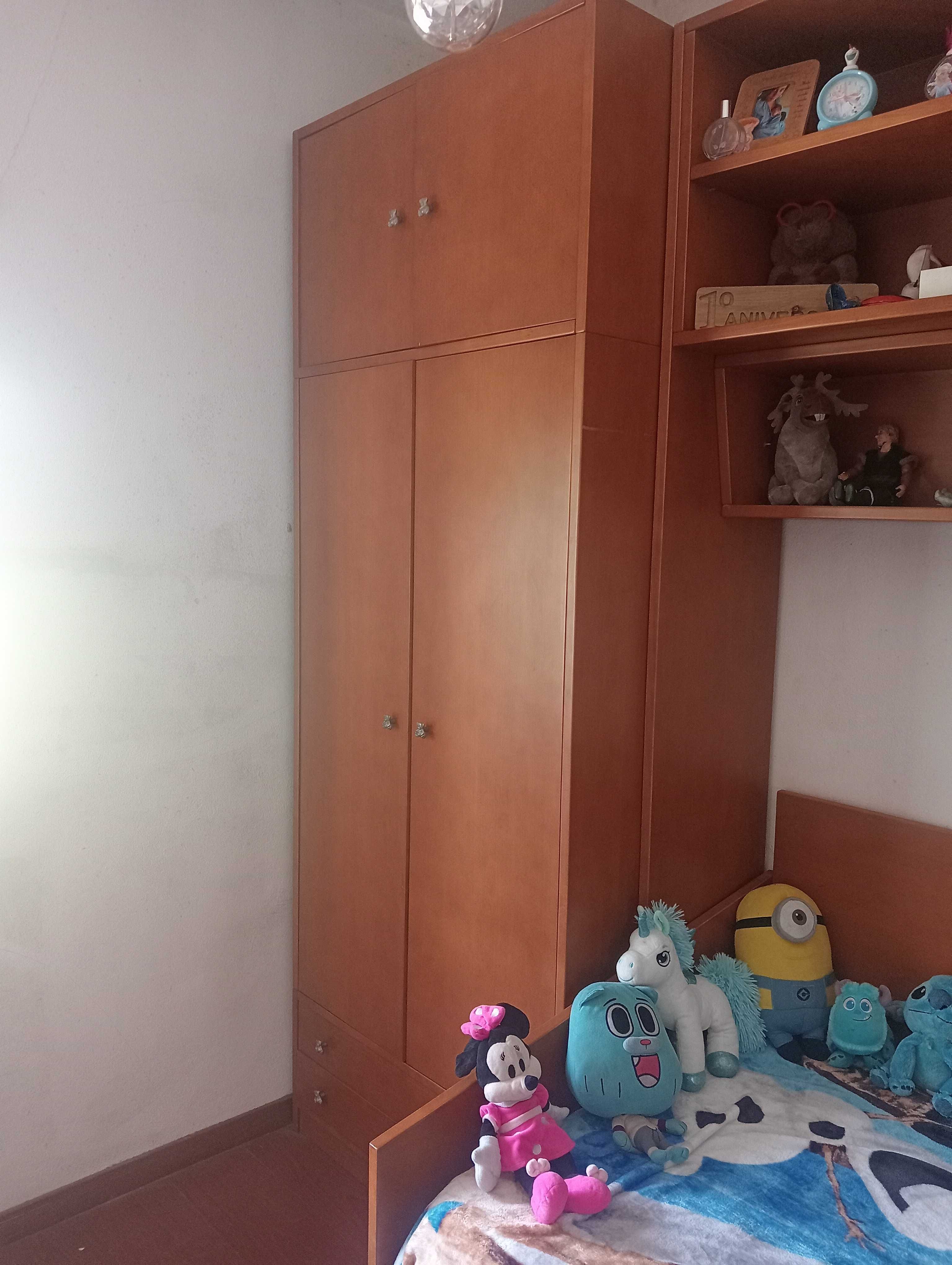 Quarto de criança com 2 camas