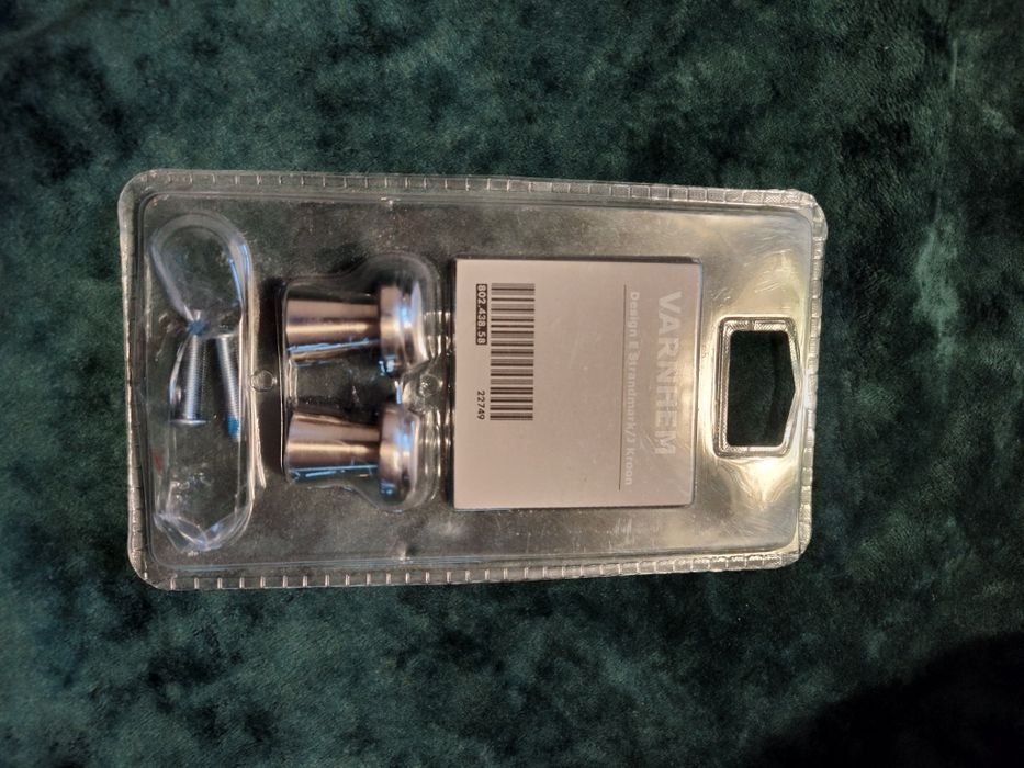 IKEA VARNHEM – Zestaw uchwytów/meblowych gałek + śruby (nowe)