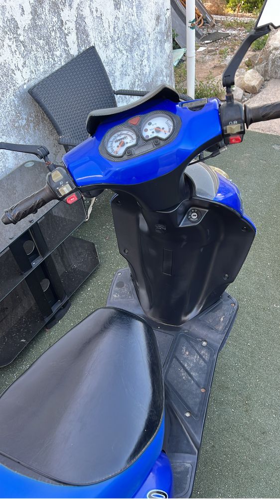 Moto 50cc muito nova com apenas 23000 km rodados .