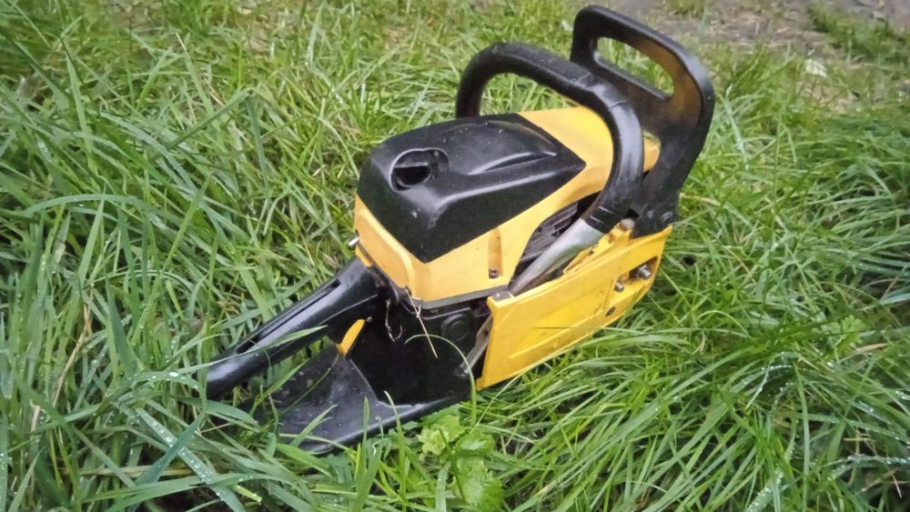 Продам бензопилу Срочно!!