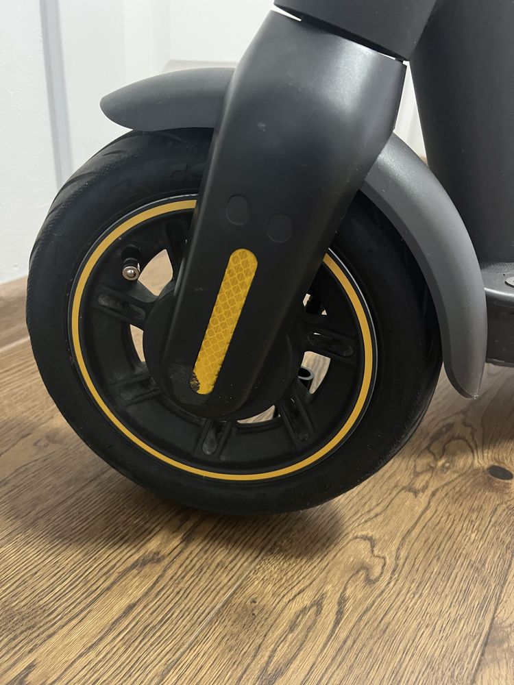 Електросамокат Ninebot max G30 ( в подарунок насос )