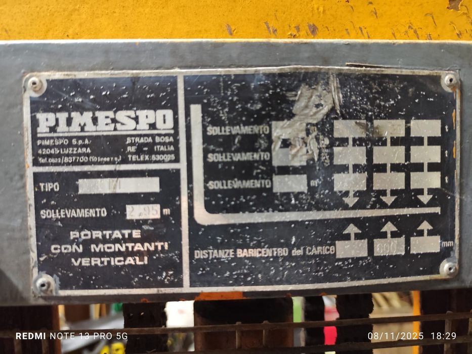 Empilhador Pimespo a baterias funcionar