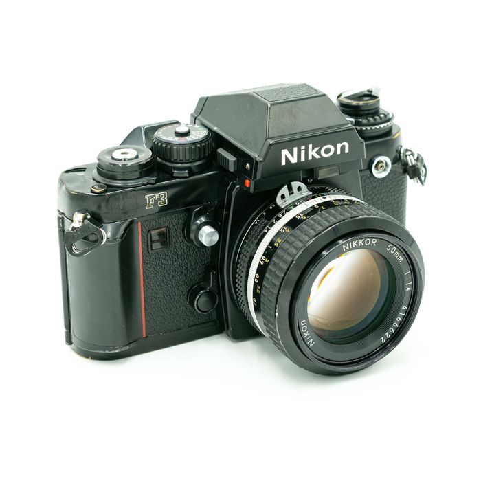 Câmara Nikon F3 com lente NIKKOR 50 mm f/1.4 — ótimo estado, funcional
