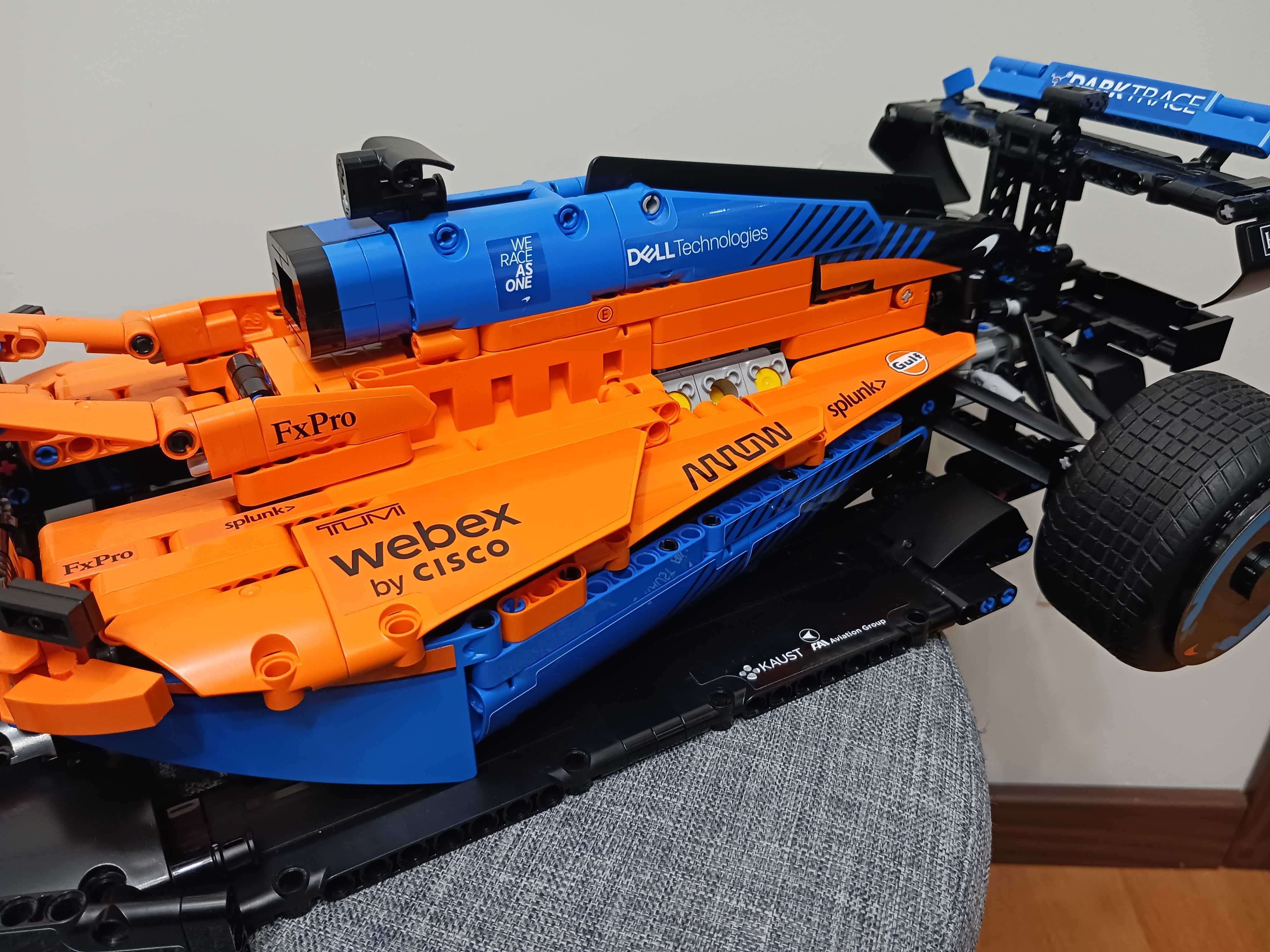 LEGO Technic 42141 - Samochód wyścigowy McLaren Formula 1, jak nowy