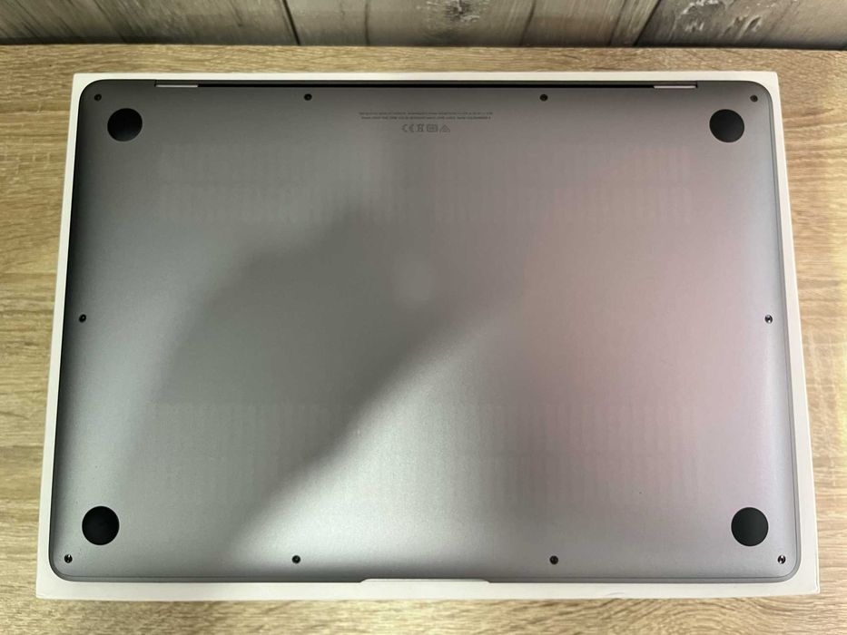 MacBook Air 13 M1 8GB 256GB Space Gray бу в хорошому стані
