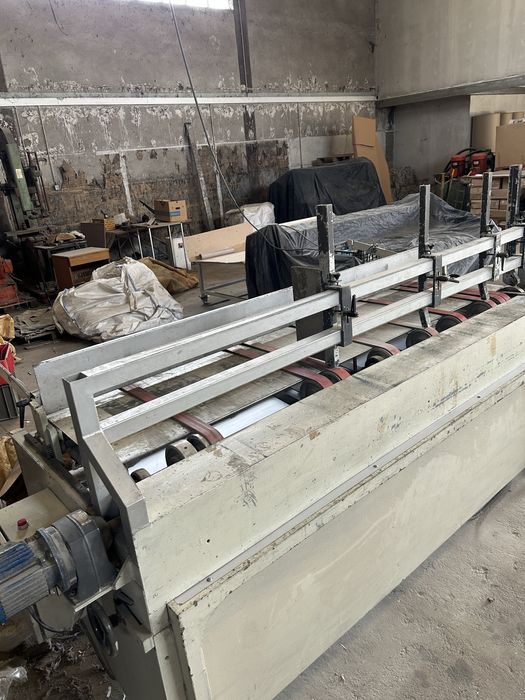 Vendo maquina de colar caixas de cartão canelado