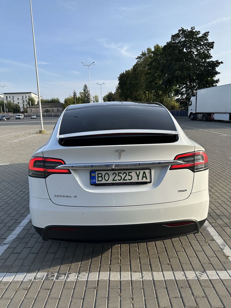 Tesla M X 09 2018