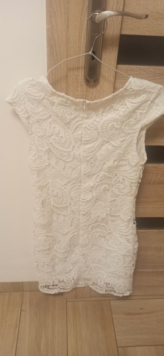 Markowa biała koronkowa sukienka Amisu w rozmiarze 38/M