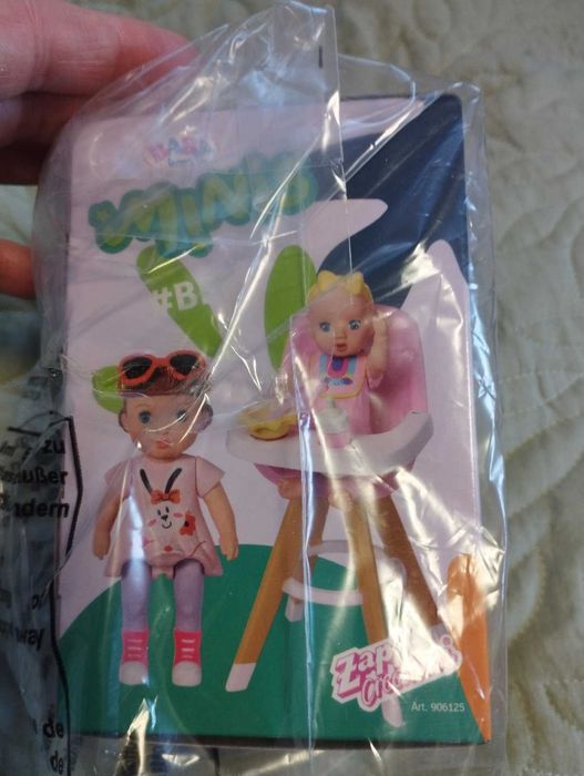 Zestaw z krzesełkiem do karmienia i lalką Baby Born Minis