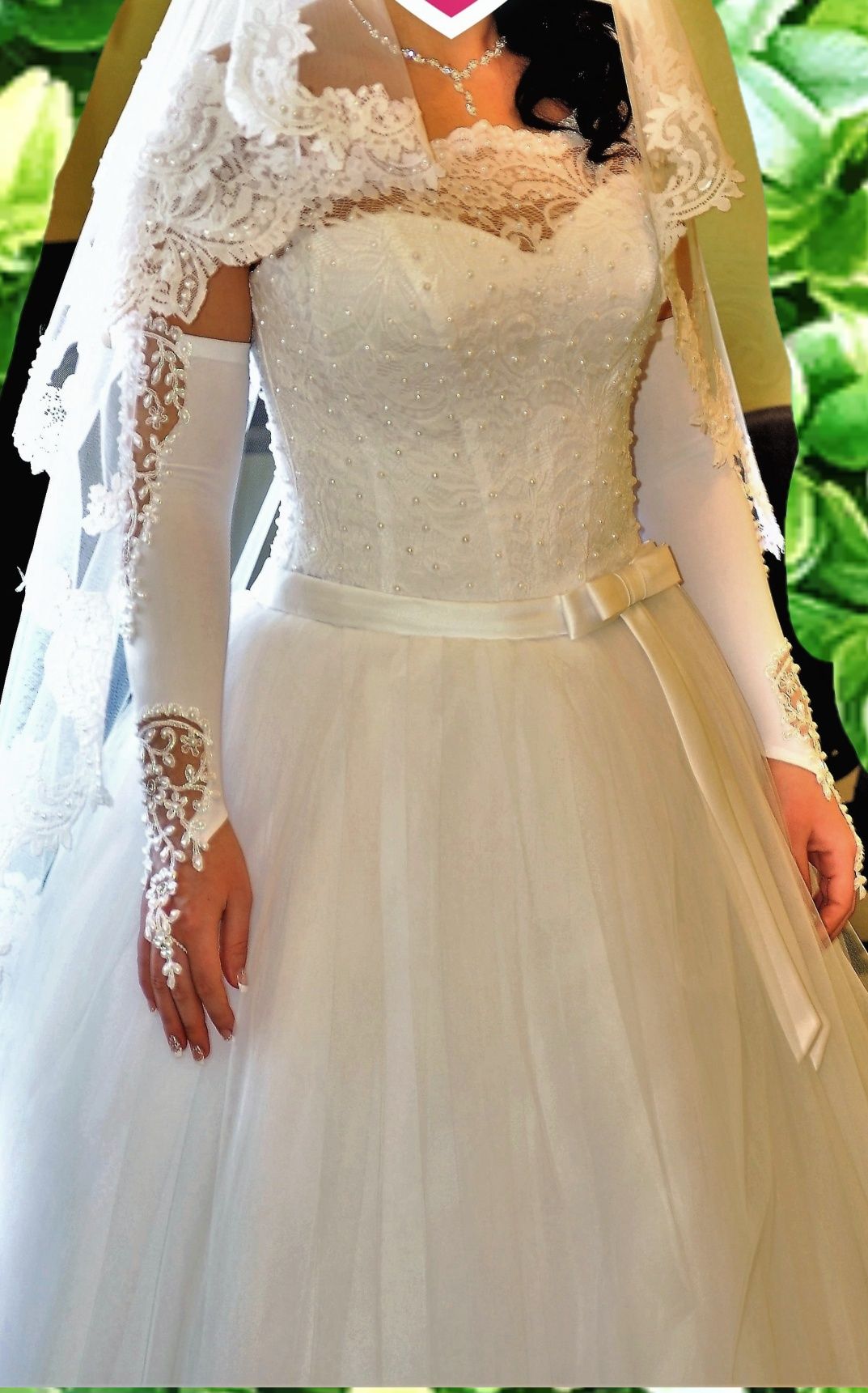 Свадебное платье в идеальном состоянии, аккуратное вместе с кольцами