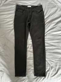 Czarne jeansy skinny Reserved